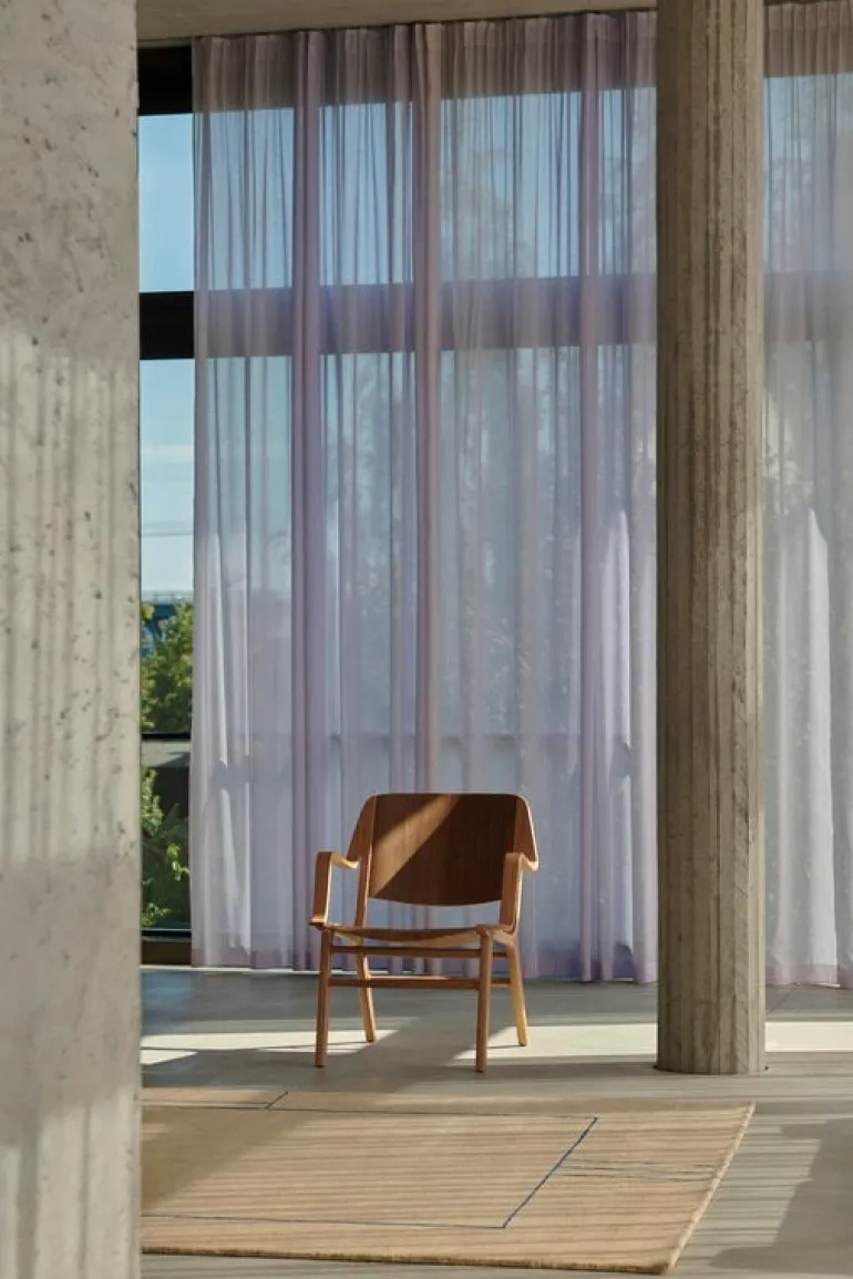 &Tradition AX HM11 lounge chair with armrest, oak - walnut