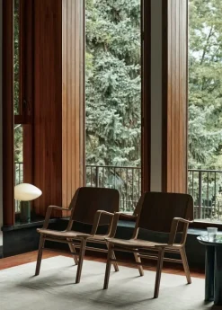 &Tradition AX HM11 lounge chair with armrest, oak - walnut