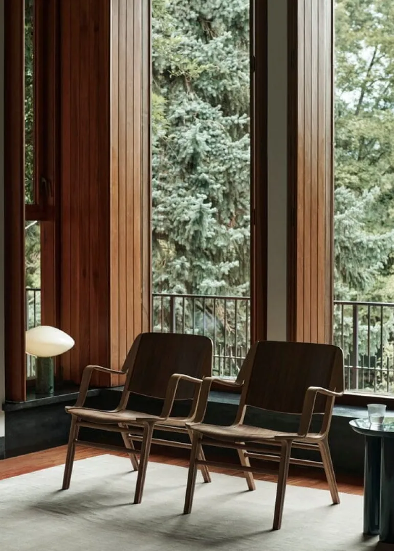 &Tradition AX HM11 lounge chair with armrest, oak - walnut