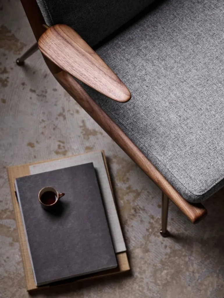 &Tradition Boomerang HM2 lounge chair, Hallingdal 130 - oiled walnut