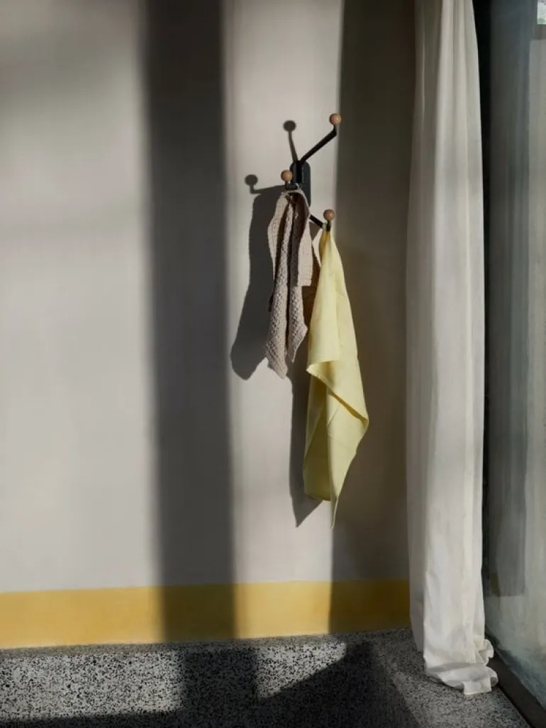 &Tradition Capture SC74 wall hook, small, graphite - oak