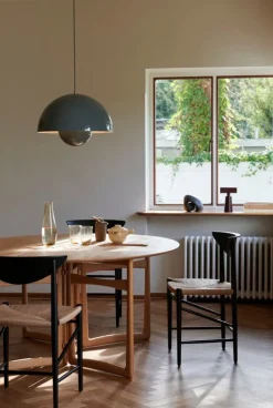 &Tradition Caret MF1 portable table lamp, dark burgundy