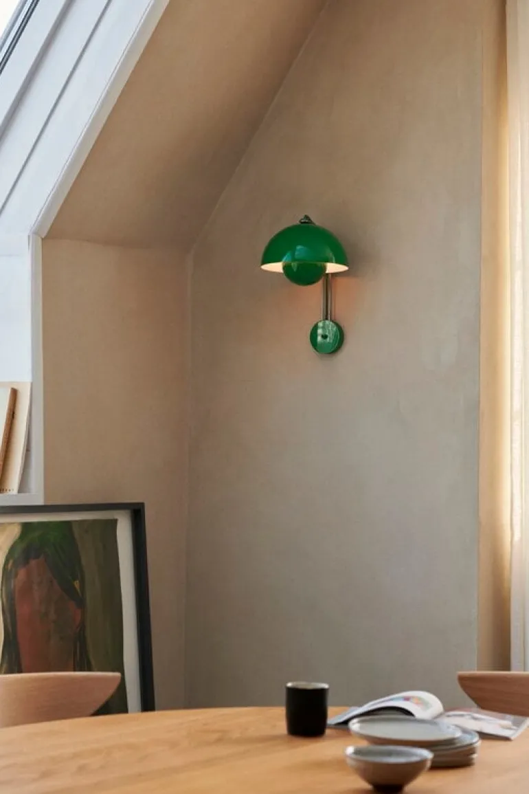 &Tradition Flowerpot VP8 wall lamp, signal green