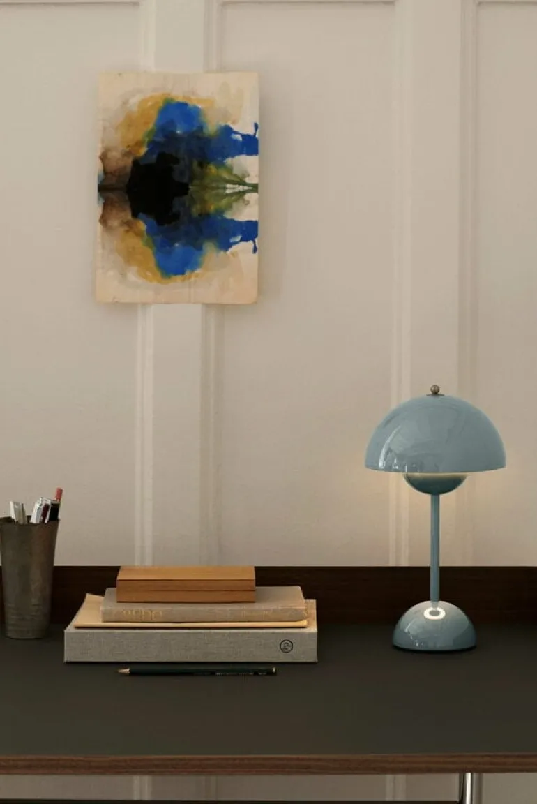 &Tradition Flowerpot VP9 portable table lamp, stone blue