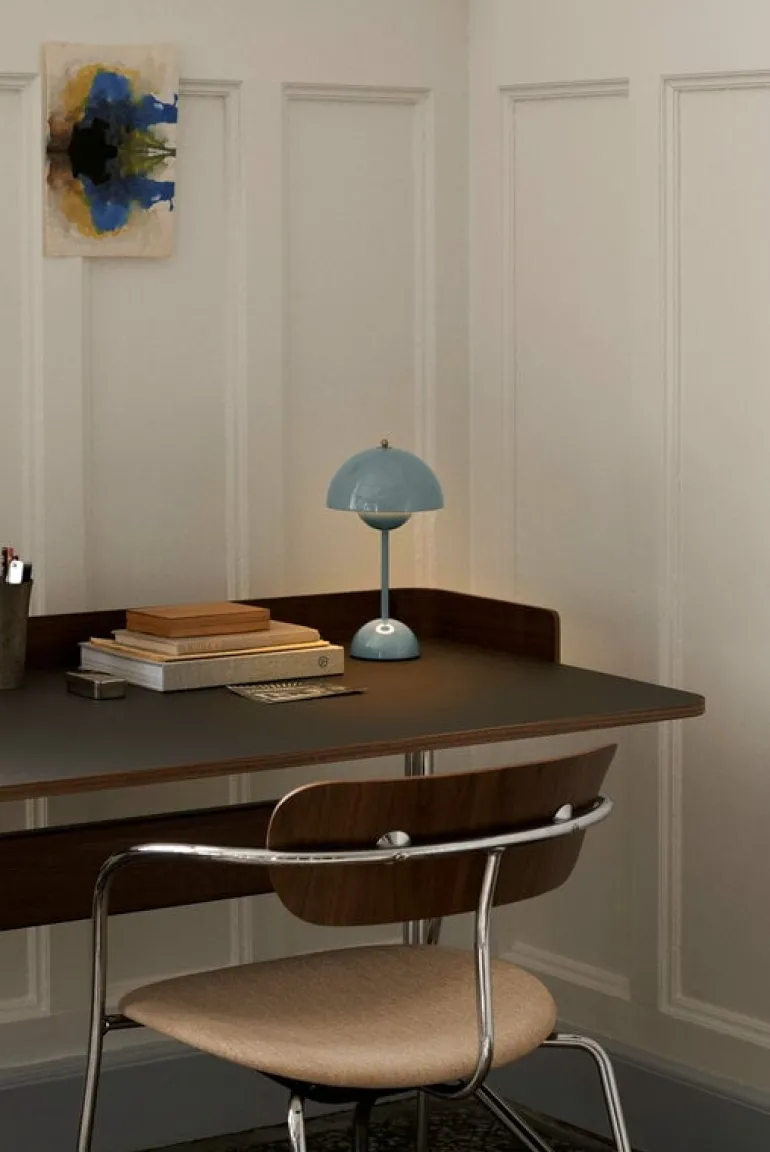 &Tradition Flowerpot VP9 portable table lamp, stone blue