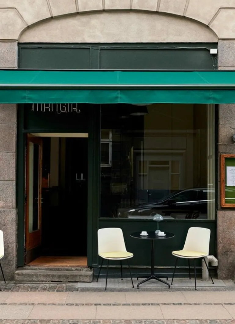 &Tradition Flowerpot VP9 portable table lamp, stone blue