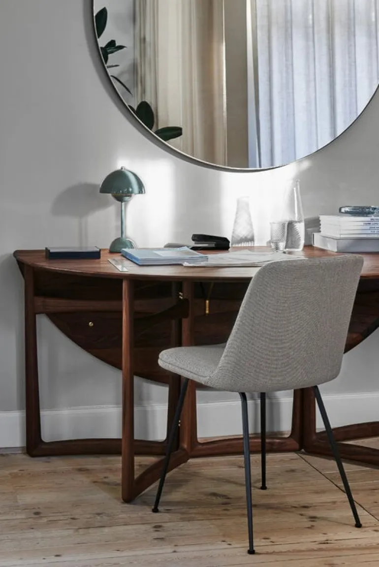 &Tradition Flowerpot VP9 portable table lamp, stone blue