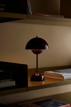 &Tradition Flowerpot VP9 portable table lamp, dark plum