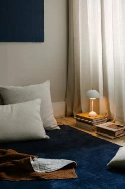 &Tradition Flowerpot VP9 portable table lamp, matt white