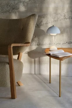 &Tradition Flowerpot VP9 portable table lamp, matt white