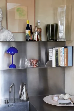 &Tradition Flowerpot VP9 portable table lamp, cobalt blue