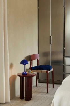 &Tradition Flowerpot VP9 portable table lamp, cobalt blue