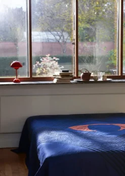 &Tradition Flowerpot VP9 portable table lamp, vermilion red