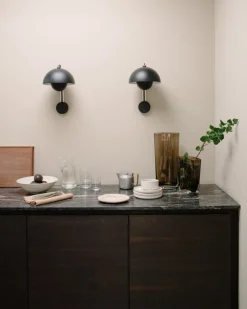 &Tradition Flowerpot VP8 wall lamp, matt black