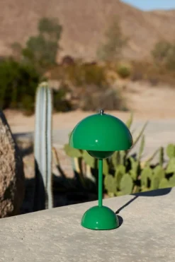 &Tradition Flowerpot VP9 portable table lamp, signal green