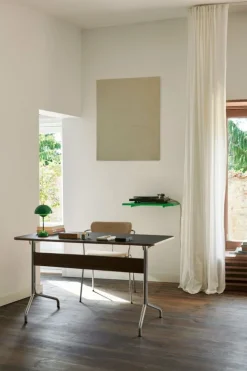 &Tradition Flowerpot VP9 portable table lamp, signal green