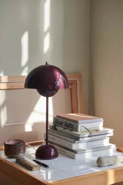 &Tradition Flowerpot VP3 table lamp, dark plum