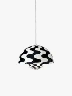 &Tradition Flowerpot VP2 pendant, black - white