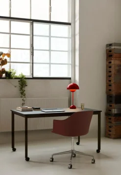 &Tradition Flowerpot VP3 table lamp, vermilion red