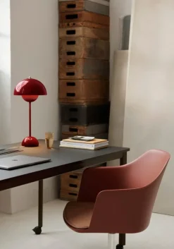 &Tradition Flowerpot VP3 table lamp, vermilion red