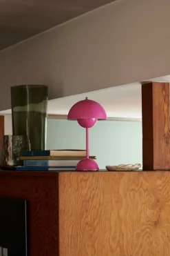 &Tradition Flowerpot VP9 portable table lamp, tangy pink