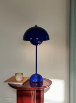 &Tradition Flowerpot VP3 table lamp, cobalt blue