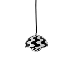 &Tradition Flowerpot VP10 pendant, black - white