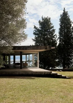 &Tradition Inland AV21 lounge chair, black - cognac Noble leather