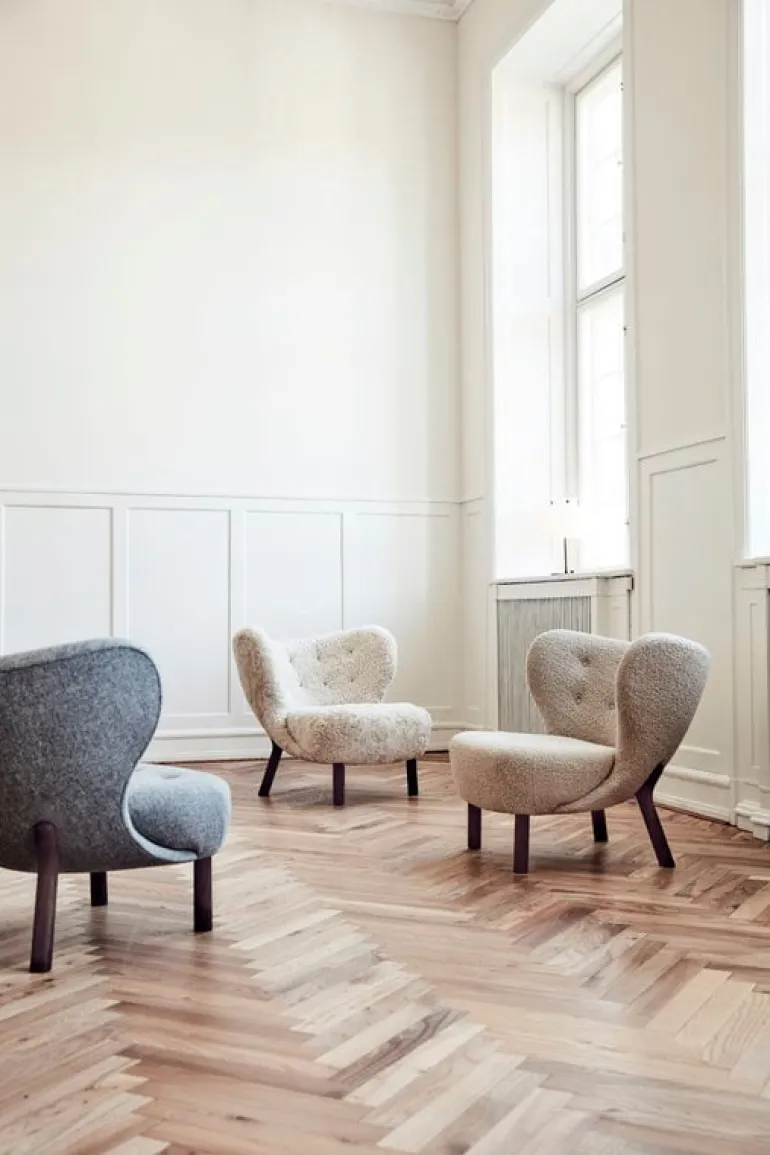 &Tradition Little Petra lounge chair, Hallingdal 130 - walnut