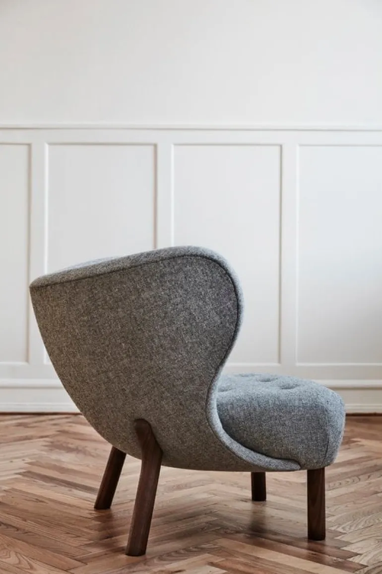 &Tradition Little Petra lounge chair, Hallingdal 130 - walnut