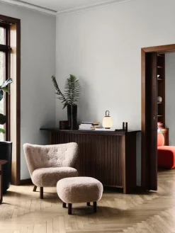 &Tradition Little Petra lounge chair and pouf, Moonlight sheepskin - walnut