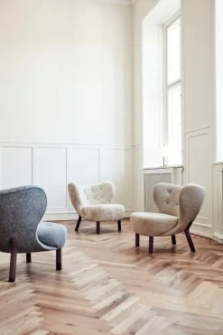 &Tradition Little Petra lounge chair, Moonlight sheepskin - walnut