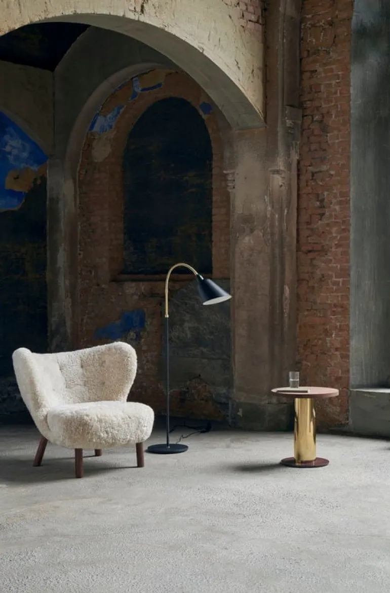 &Tradition Little Petra lounge chair, Moonlight sheepskin - walnut