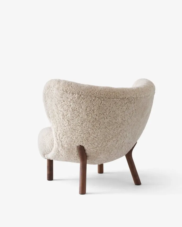 &Tradition Little Petra lounge chair, Moonlight sheepskin - walnut