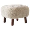 &Tradition Little Petra ATD1 pouf, Moonlight sheepskin - walnut