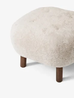 &Tradition Little Petra ATD1 pouf, Moonlight sheepskin - walnut