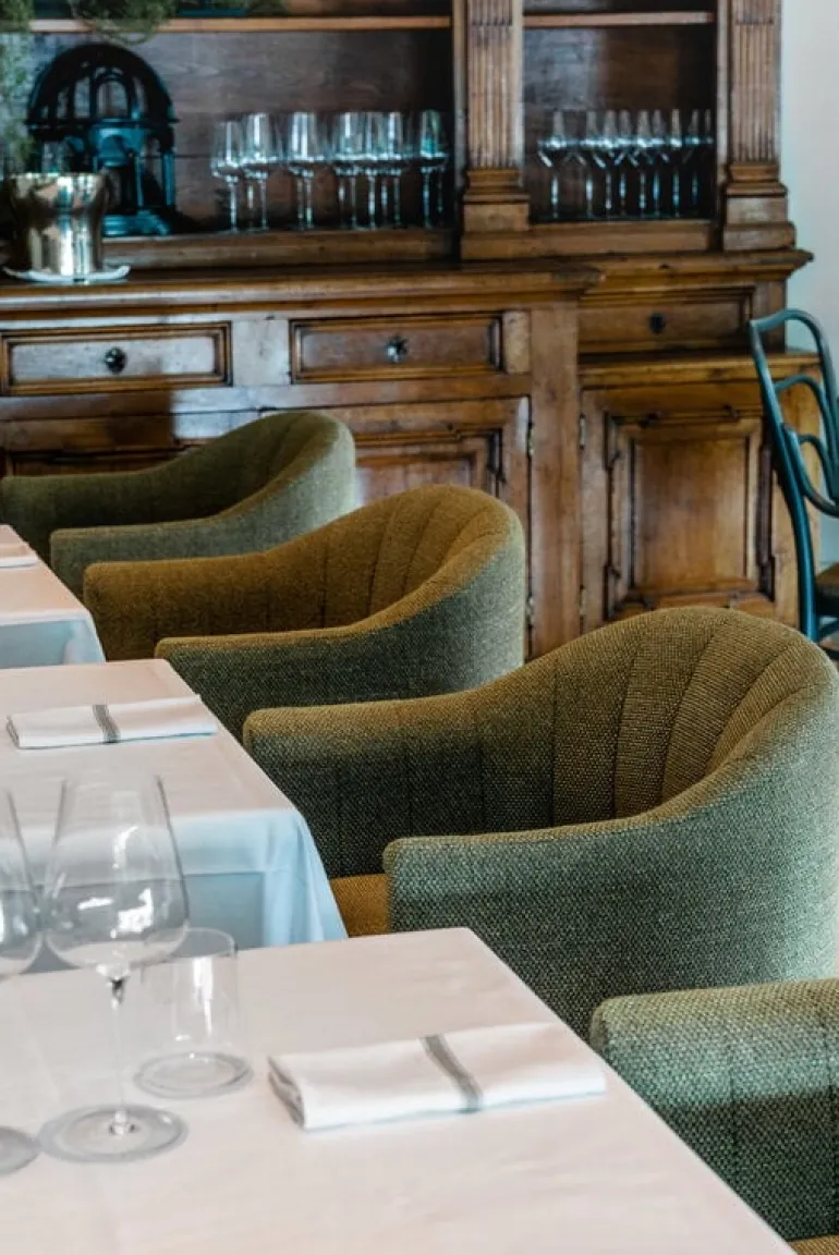 &Tradition Loafer SC24 chair, Vidar 972 Army green