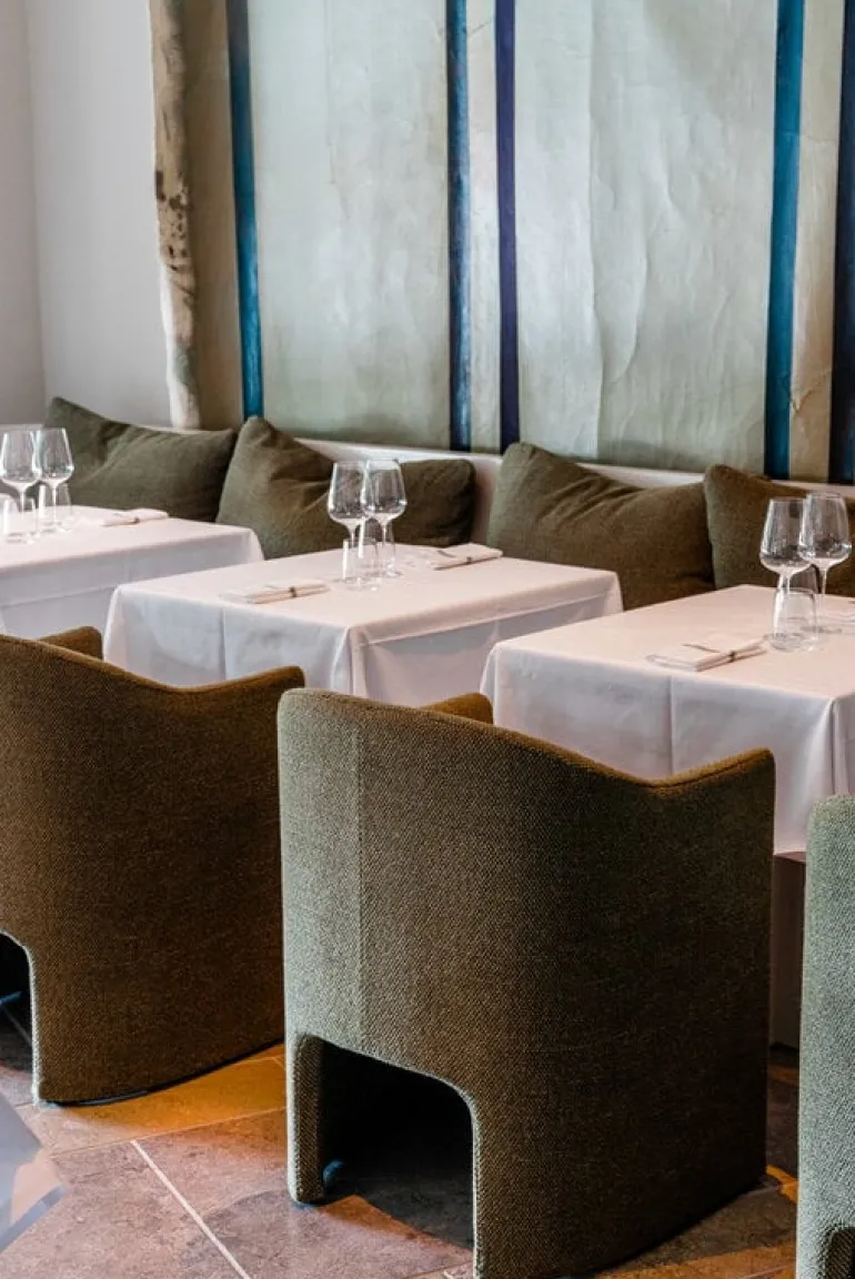 &Tradition Loafer SC24 chair, Vidar 972 Army green