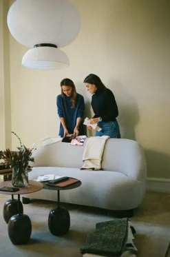 &Tradition Margas LC3 2-seater sofa, black lacquered oak - Gentle 133