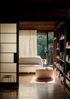 &Tradition Margas LC4 3-seater sofa, black lacquered oak - Karakorum 001