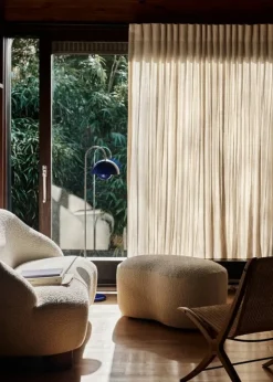 &Tradition Margas LC4 3-seater sofa, black lacquered oak - Karakorum 001