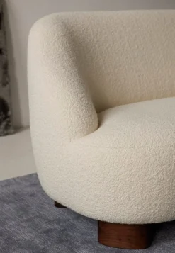 &Tradition Margas LC3 2-seater sofa, walnut - Karakorum 001