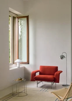 &Tradition Meantime AV29 lounge chair, polished aluminium - red Fiord 0571