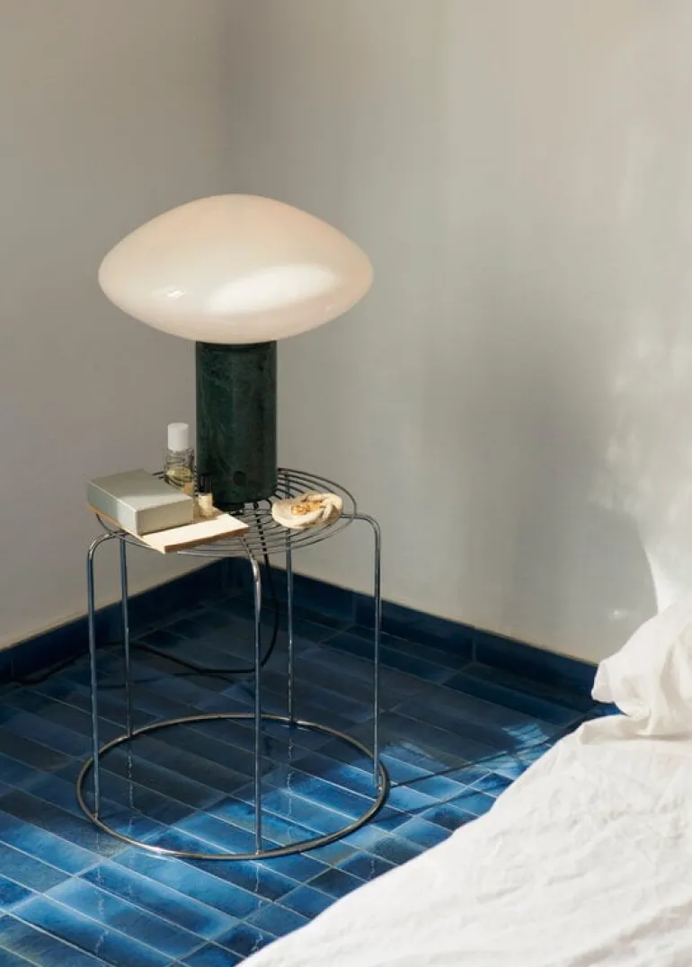 &Tradition Mist table lamp AP17, Guatemala Verde marble - opal glass