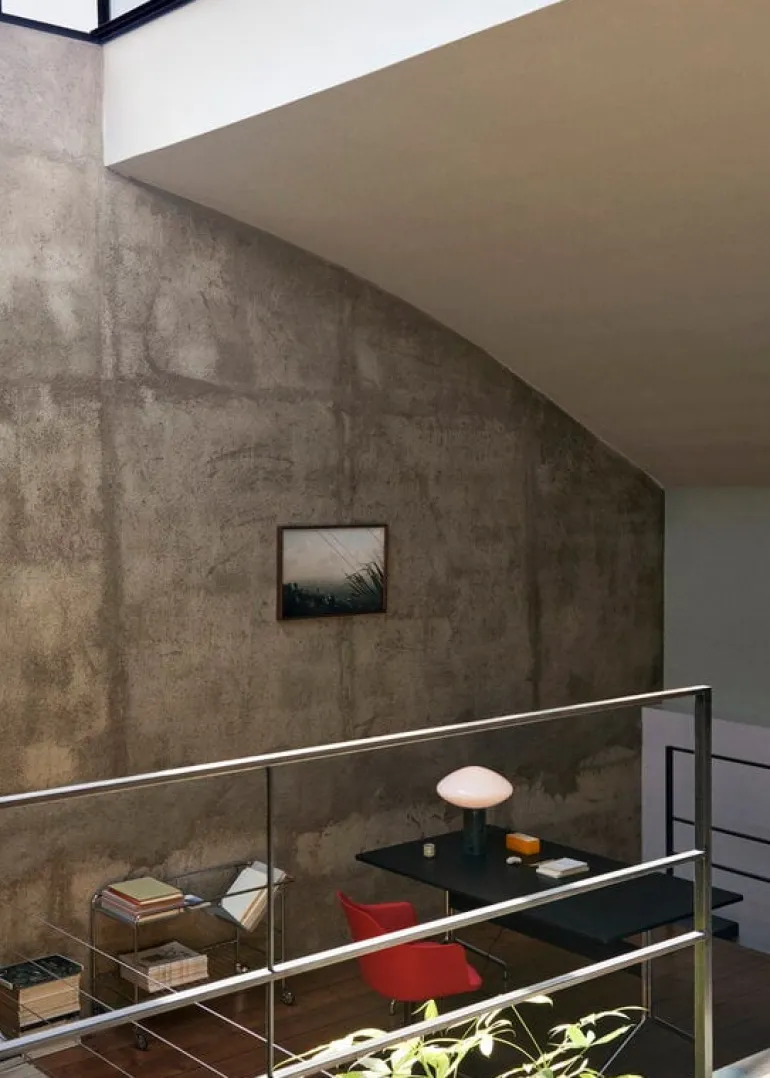 &Tradition Mist table lamp AP17, Guatemala Verde marble - opal glass