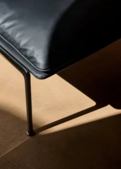 &Tradition Muno LN17 lounge chair with arms, high, dark chrome - black Noble leather