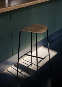 &Tradition Pavilion AV37 counter stool, 68 cm, lacquered oak