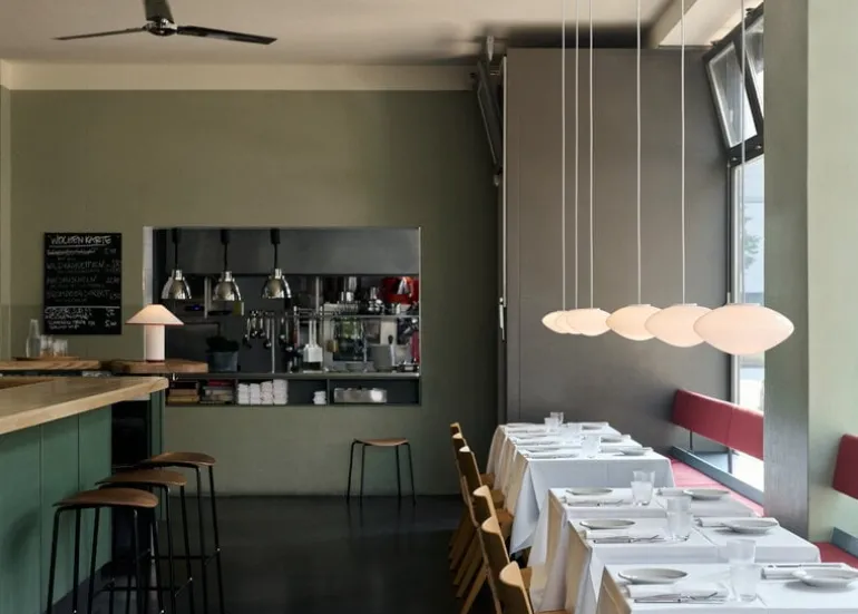 &Tradition Pavilion AV37 counter stool, 68 cm, lacquered oak