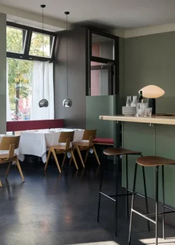 &Tradition Pavilion AV38 bar stool, 79 cm, lacquered walnut