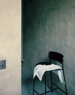 &Tradition Pavilion AV7 / AV9 bar stool, black oak